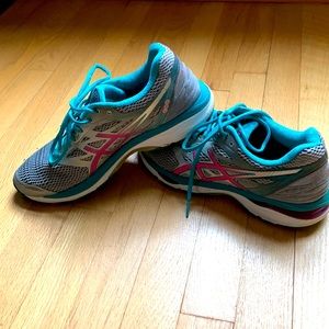 Women’s ASICS Gel Cumulus running shoes